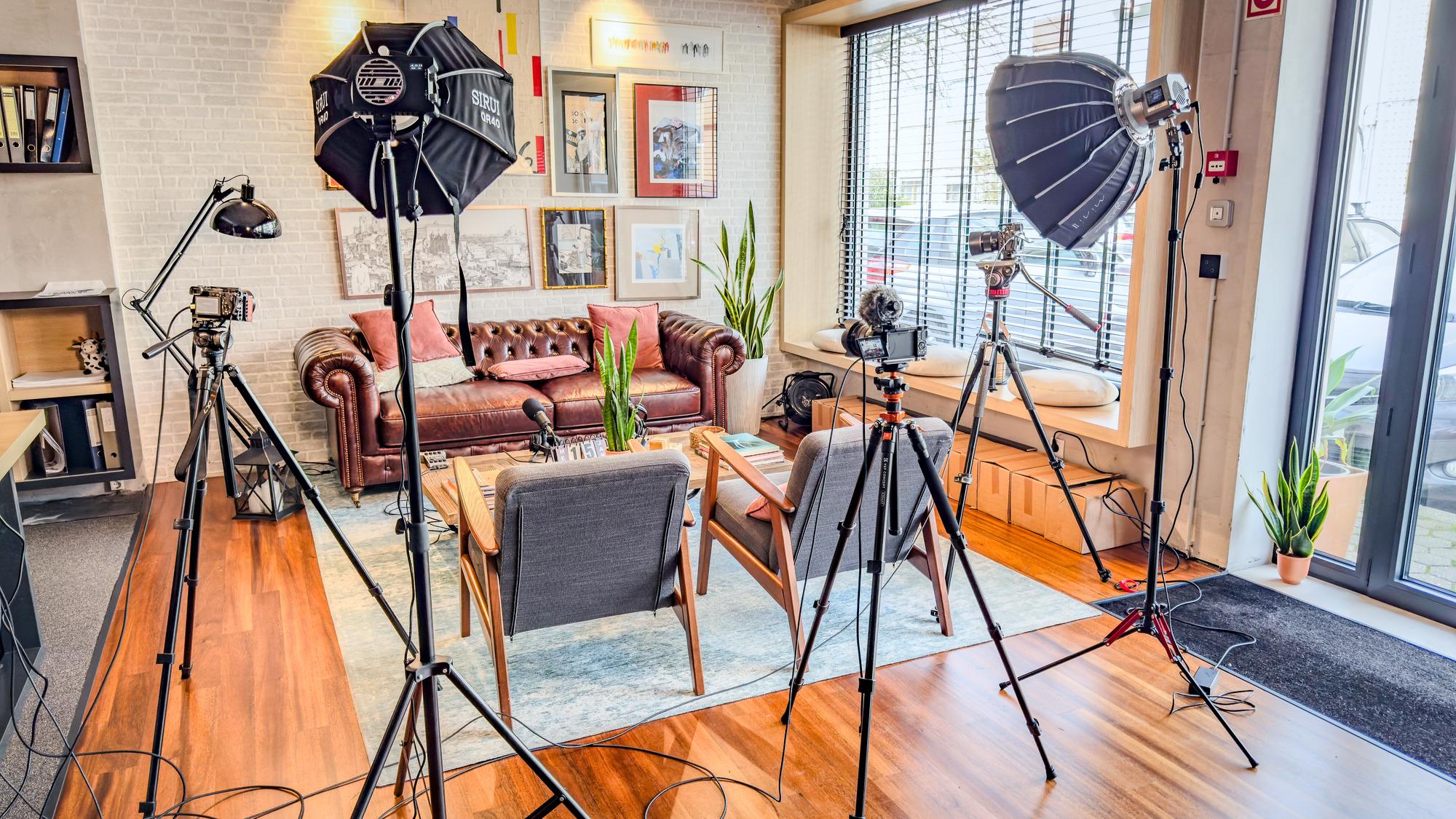 Set de gravação com câmaras 4K no estúdio Outglocal