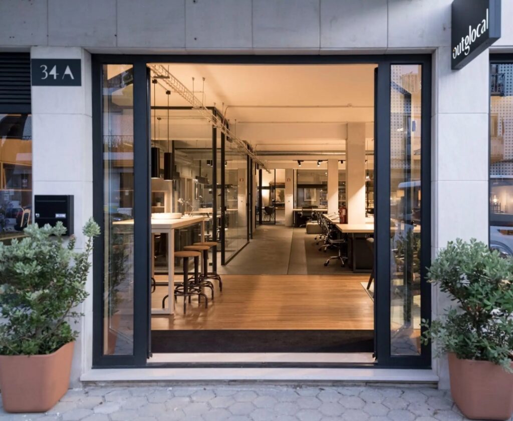 Entrada do Outglocal Business Hub — coworking em Aveiro